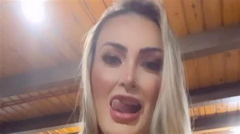 andressa urach dando a bucetinha|Andressa Urach fodendo o cu e a buceta com o consolo do Kid。